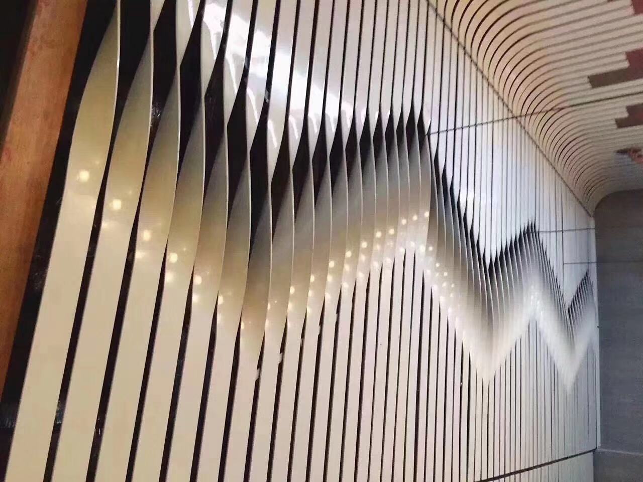Twisted panel profile